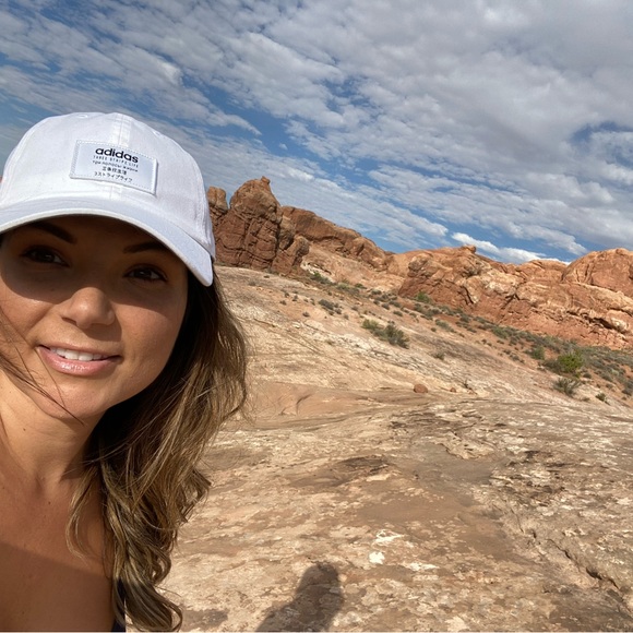 Meet your Posher, Nicole - Picture 3 of 10